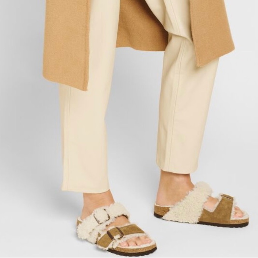 UGG Arizona Teddy Split
Suede Leather-Shearling….. size 39